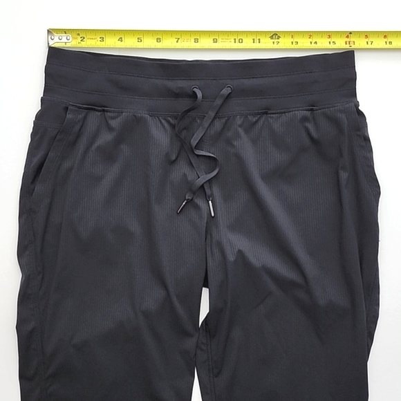 Lululemon Black Dance Studio Crop II Pants Unlined Lightweight Stretch Size 10 - Picture 10 of 12